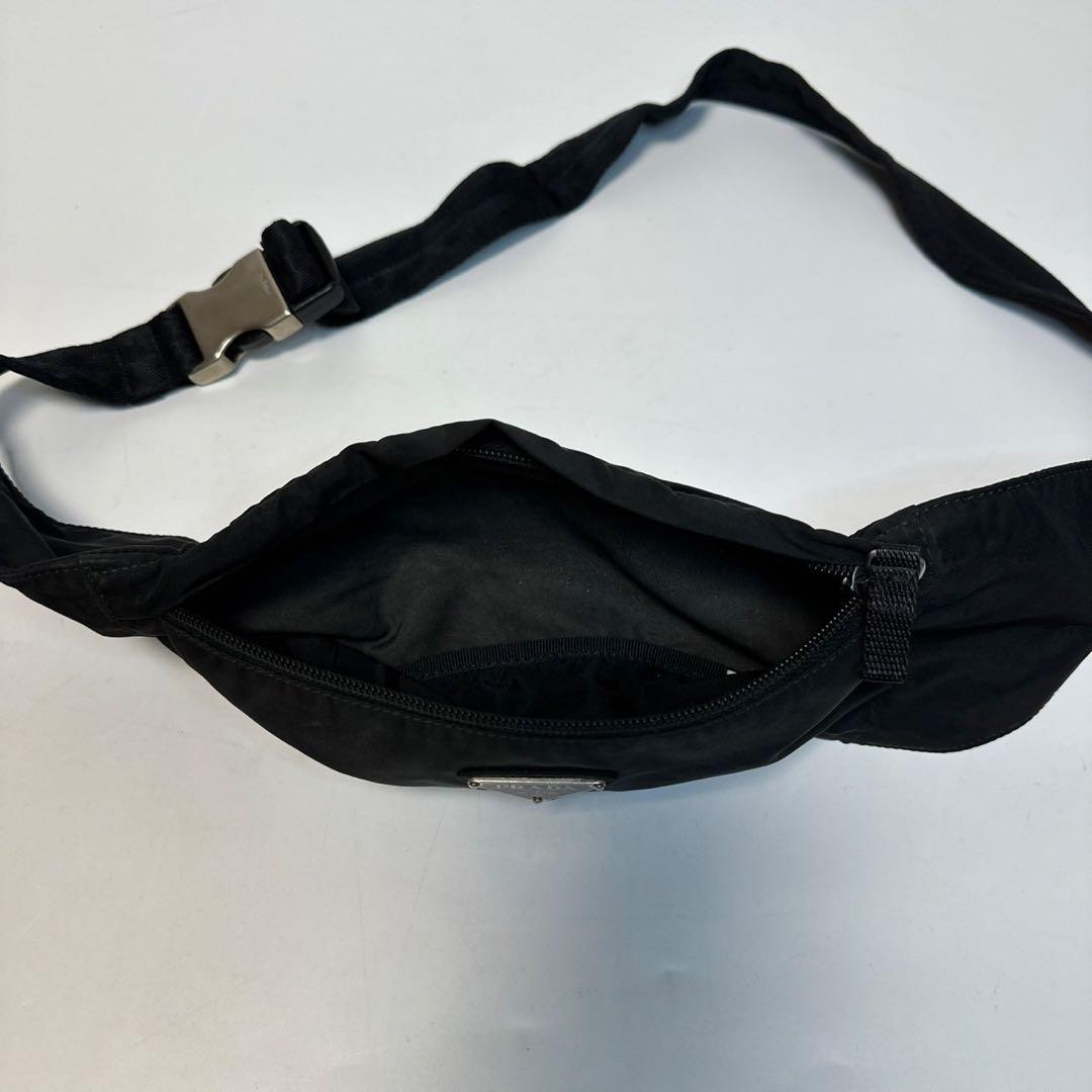 m46【美品】プラダ　三角ロゴ　ナイロン　ブラック　ウエストポーチボディバッグ.