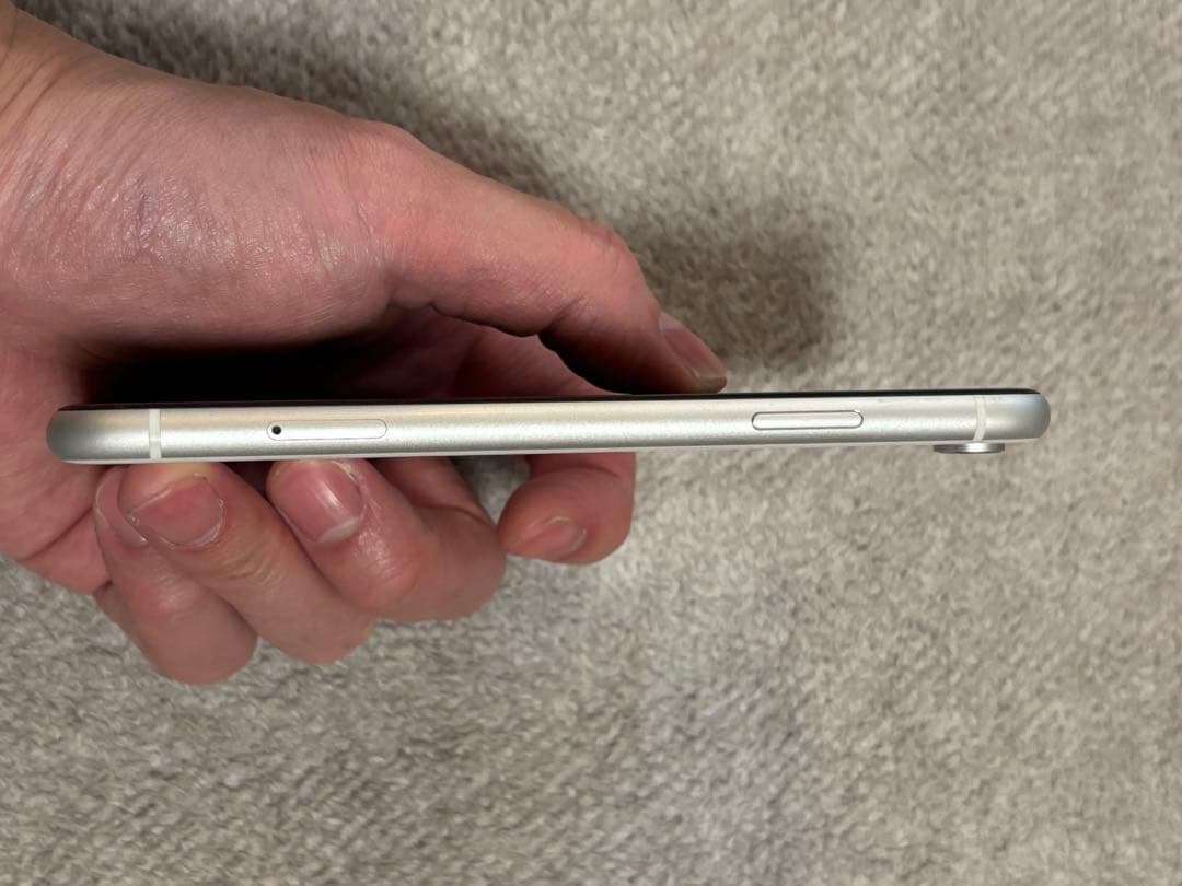 Apple iPhone XR ホワイト SIMロック解除済み 画面ヒビ割れ有り