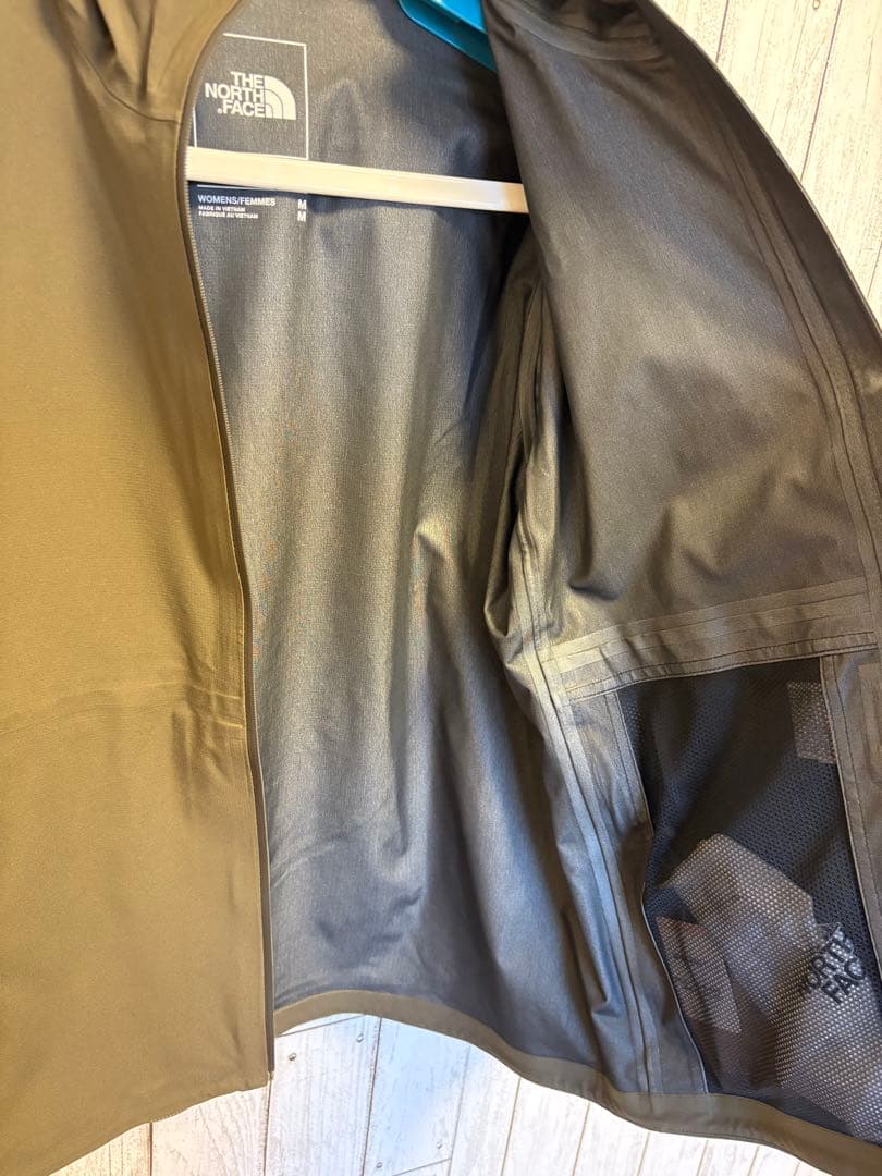 新品　The North Face フード付きナイロンジャケット ニュートープ