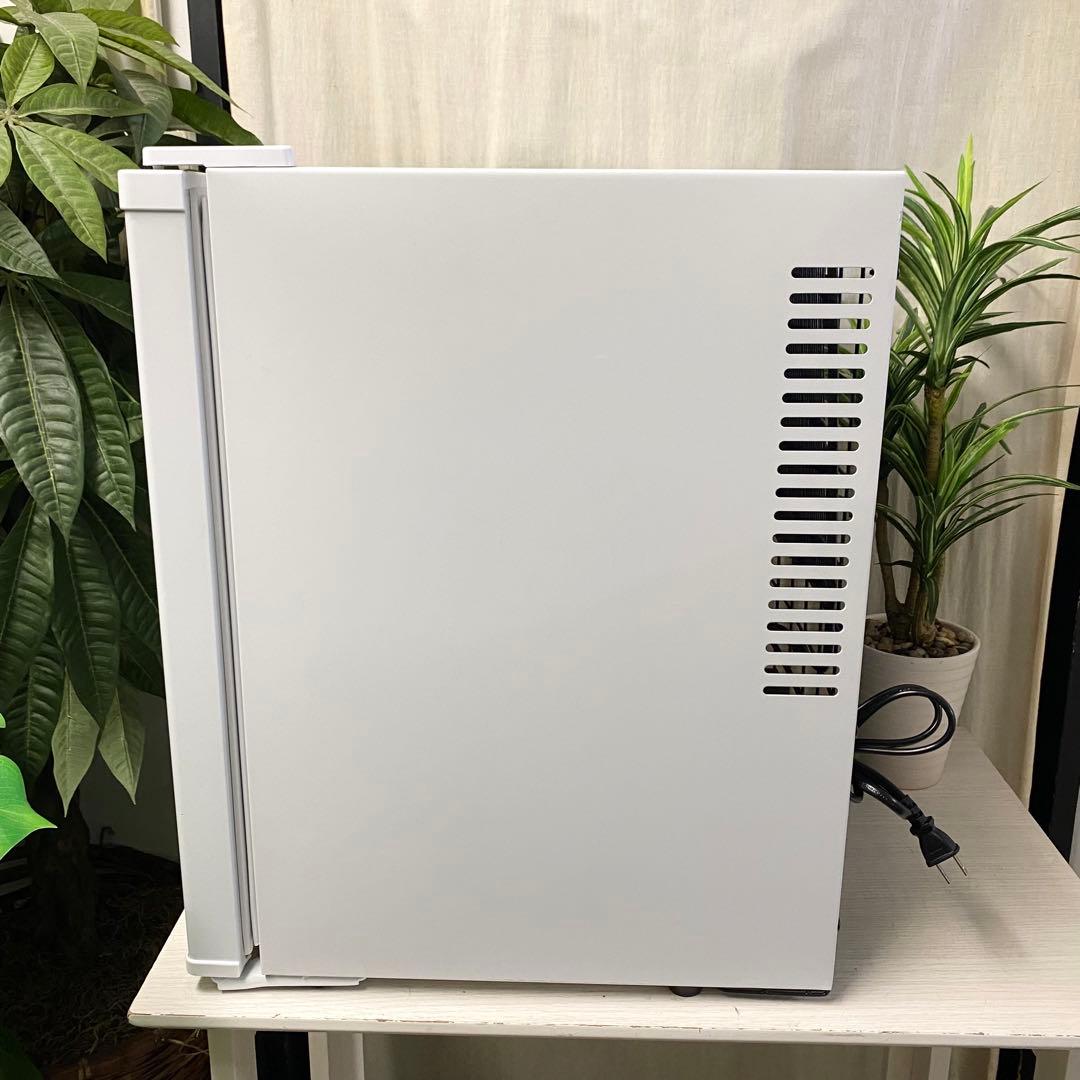 ペルチェ式だからとっても静か♪寝室でも気にならない！1ドア冷蔵庫32L