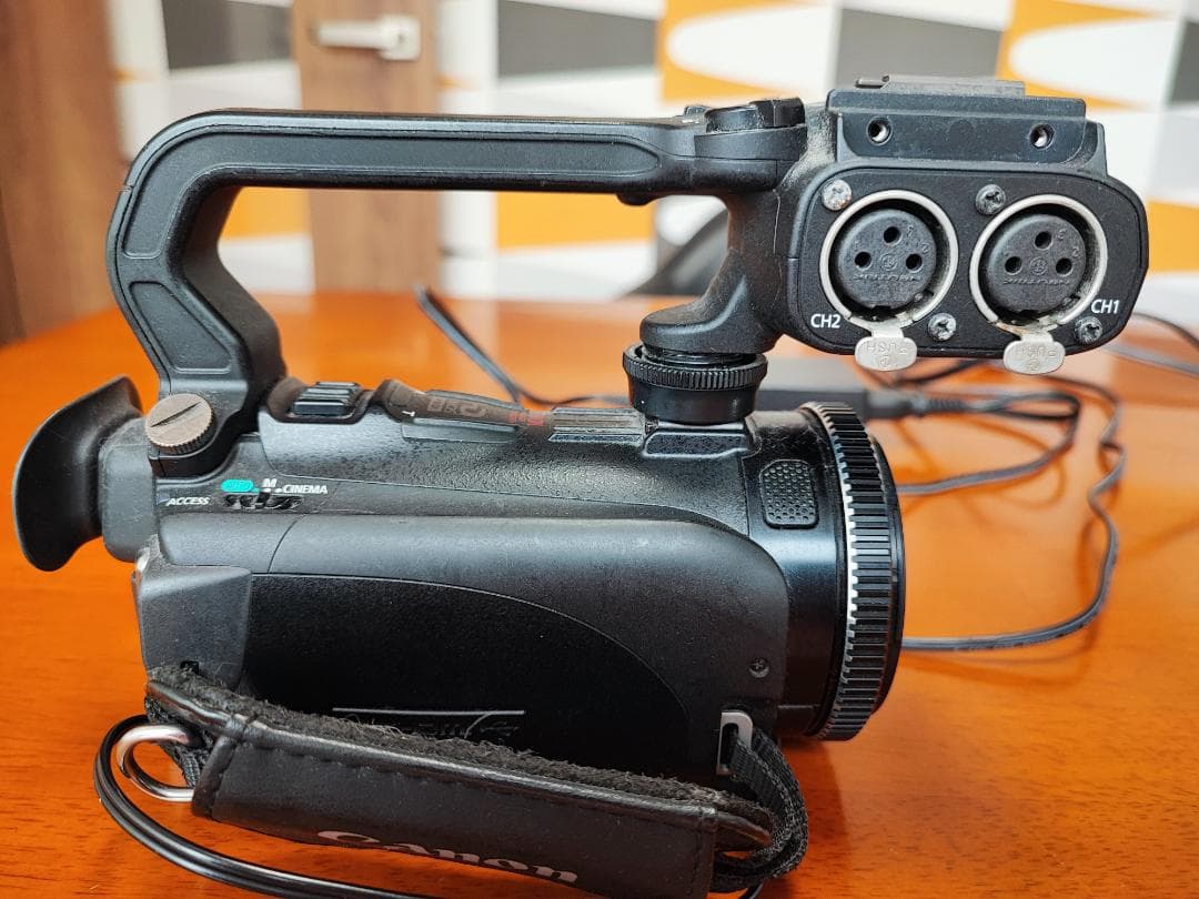 Canon XA10 業務用ビデオカメラ（XLRハンドルユニット付き）