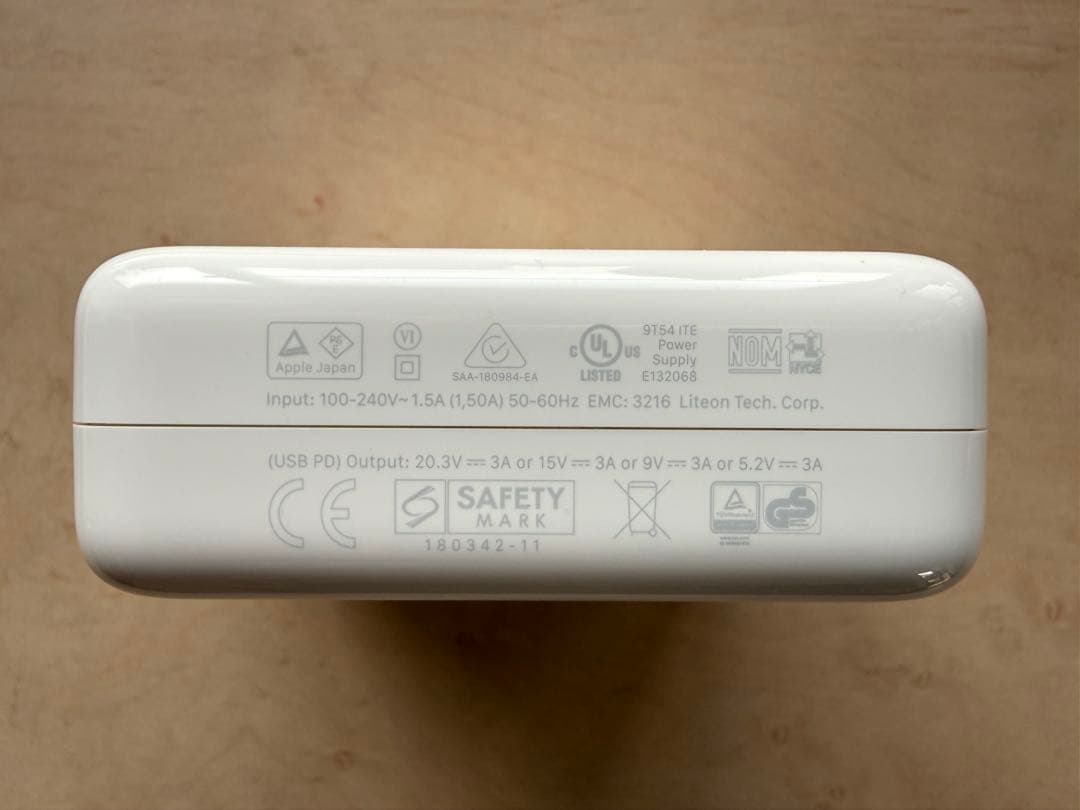 MacBook本体 MacBook Pro (13-inch, 2018) 8GB/256GB