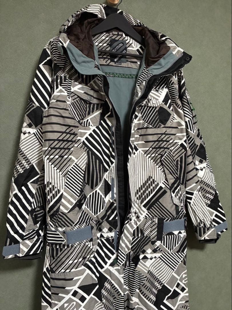 【美品】 ESTIVOエスティボ　スノーボードウェア　つなぎ　ジャンプスーツ　M