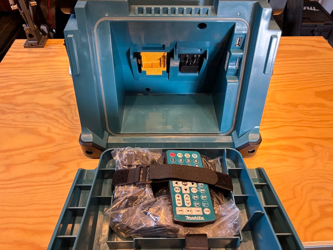 Makita ポータブルテレビ ラジオ Bluetooth