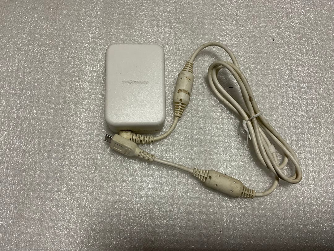 NTT docomo／XPERIA・SO-05F。SONY【中古品付属品無し】。