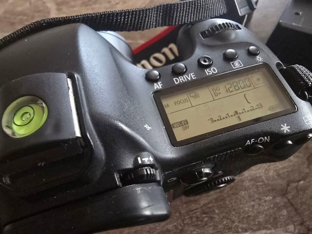 Canon EOS 6D デジタルカメラ 本体とバッテリー2個付きとレンズ