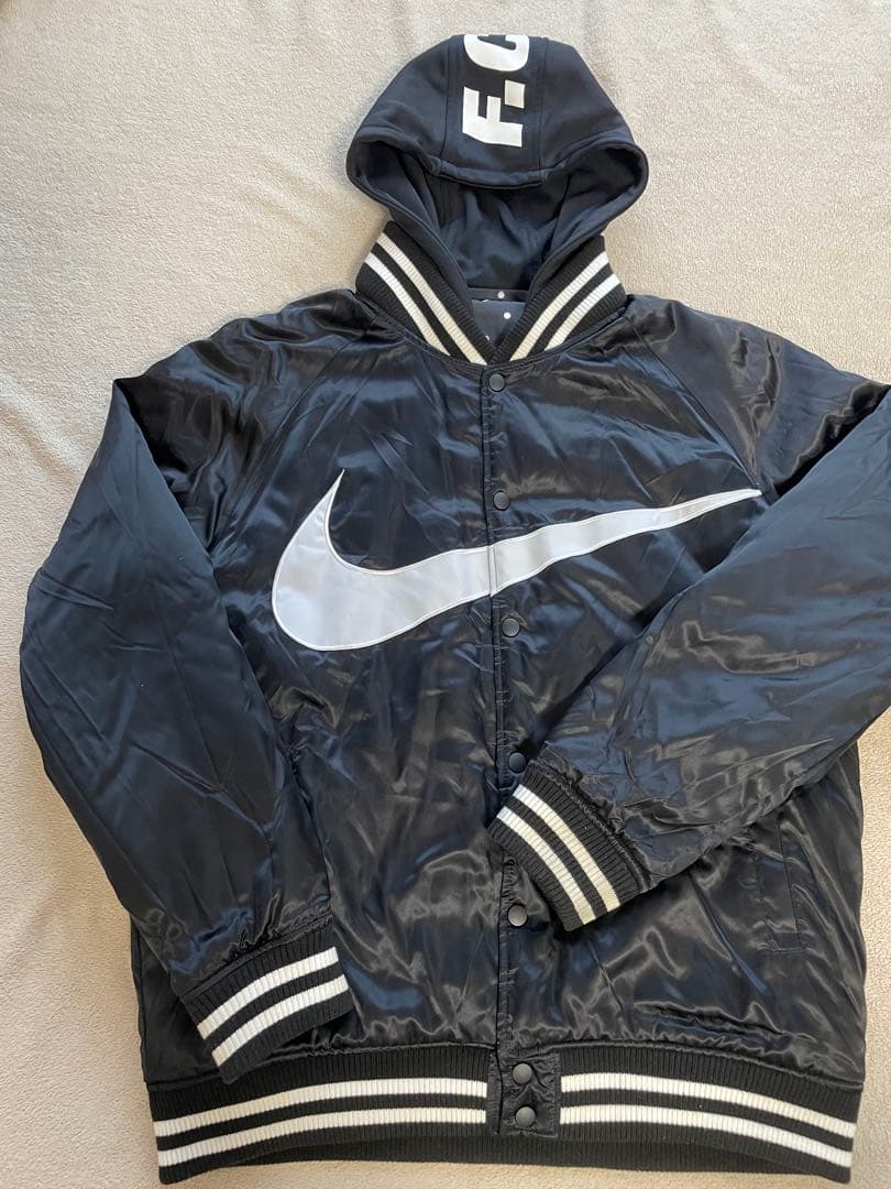 Nike 美品フード付きナイロンジャケット（中綿）