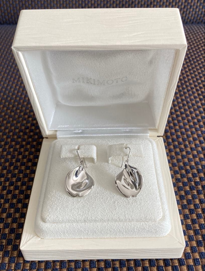 ミキモト　レペタルプラスヴァンドーム　シルバーピアス