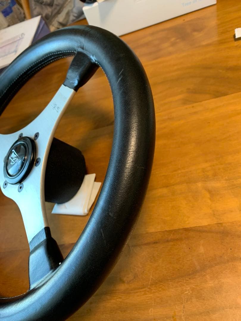 MOMO ステアリング ジャッキースチュワート 　ホーンボタン+ボス