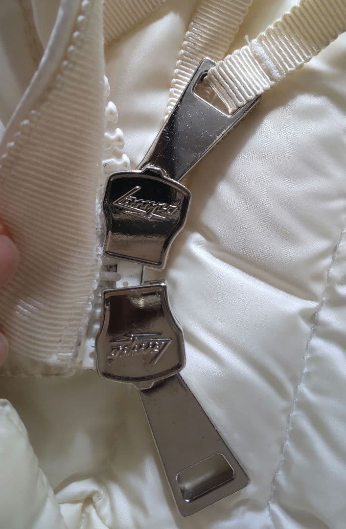 Moncler アイボリー ダウンジャケット