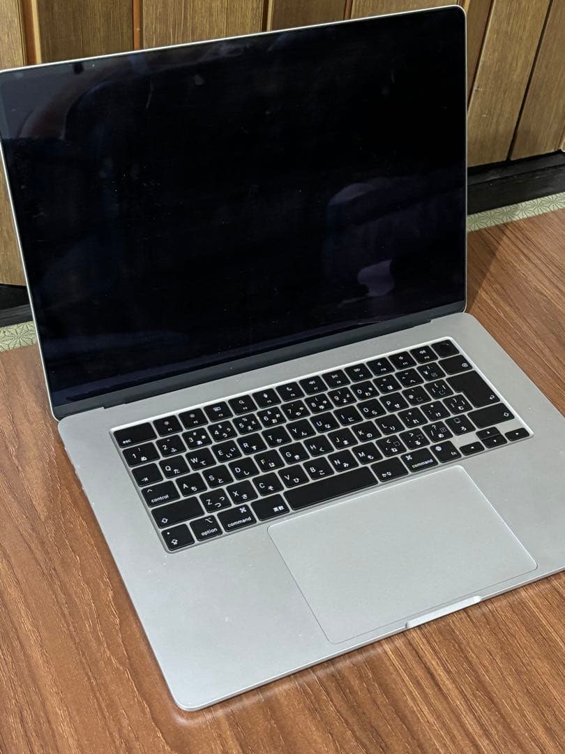 美品　MacBook Air 15インチ　M3 シルバー 256gb
