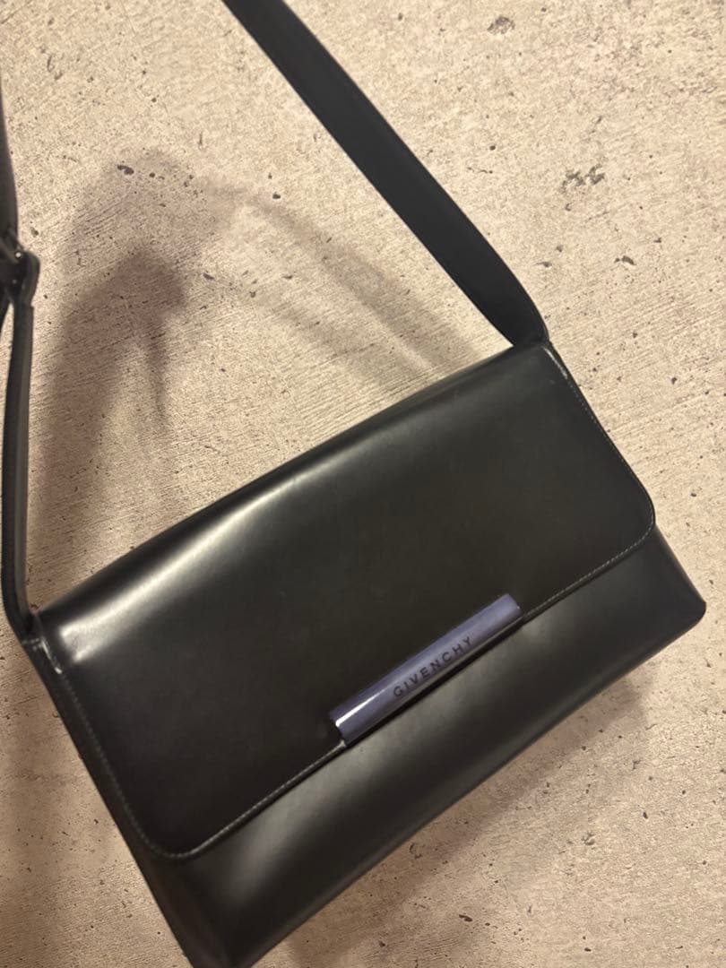 《美品》GIVENCHYブラックショルダーバッグ