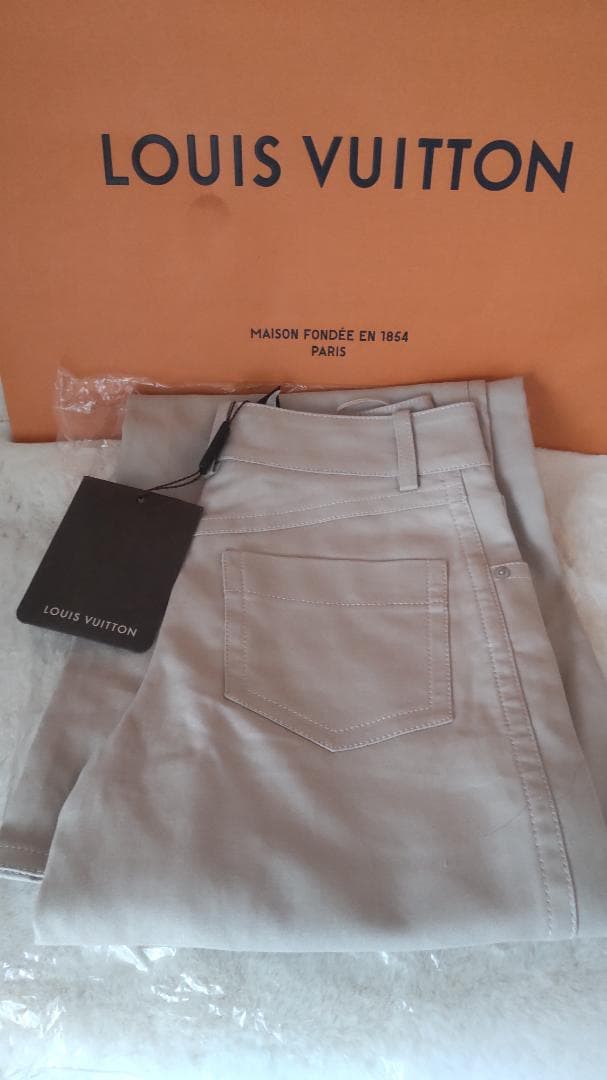 【新品・未使用・タグ付き】ルイヴィトン　レディース　チノパン　サイズ３６