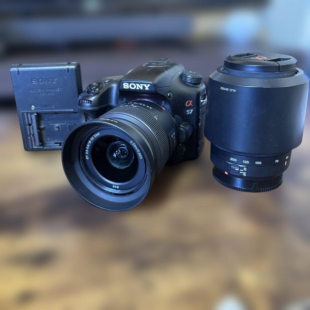 SONY α57 デジタル一眼レフカメラ ダブルズームレンズキット　レンズ2本付