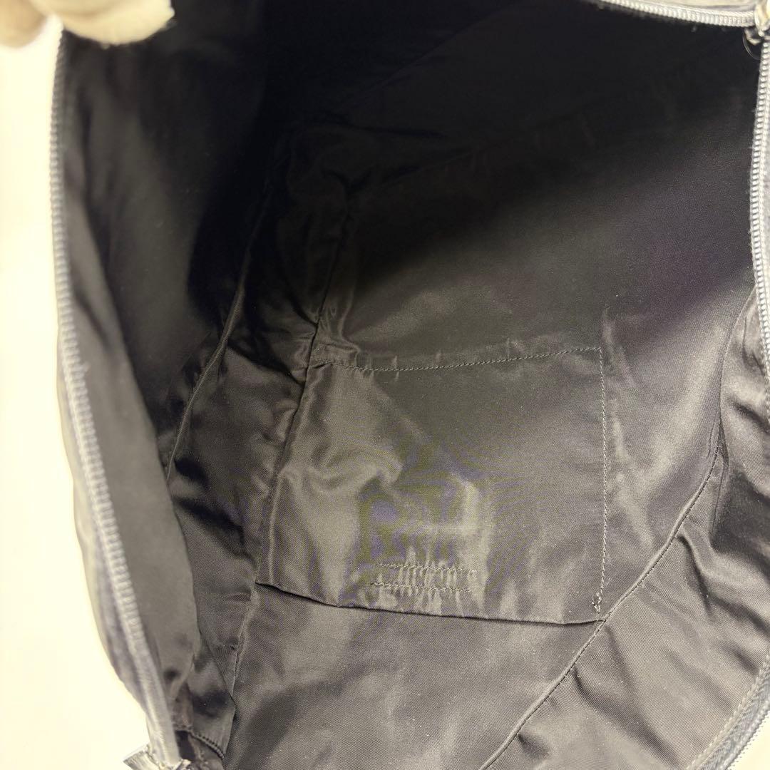 【極美品】PRADA トライアングル ボディバッグ v225 ナイロン ブラック