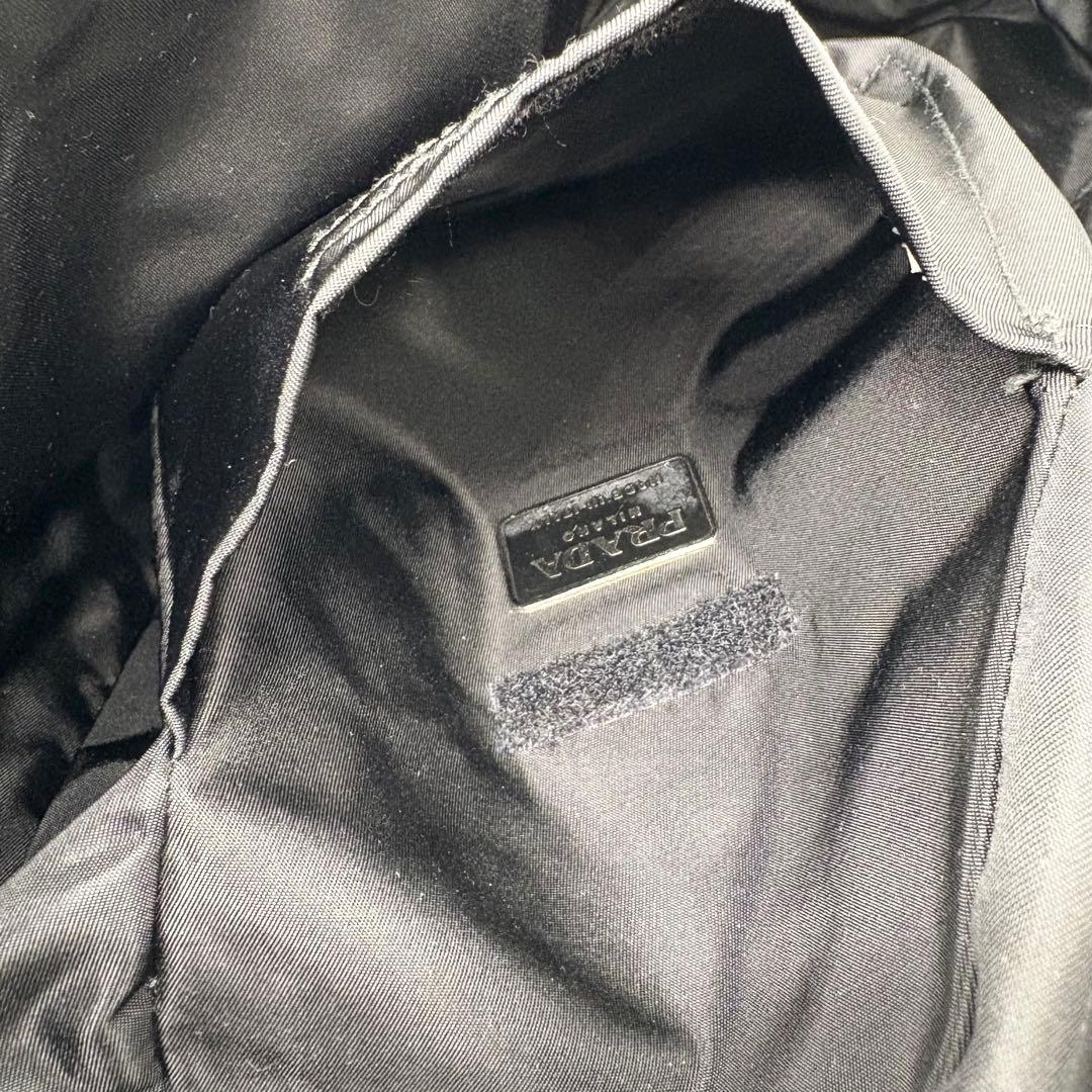 【極美品】PRADA トライアングル ボディバッグ v225 ナイロン ブラック