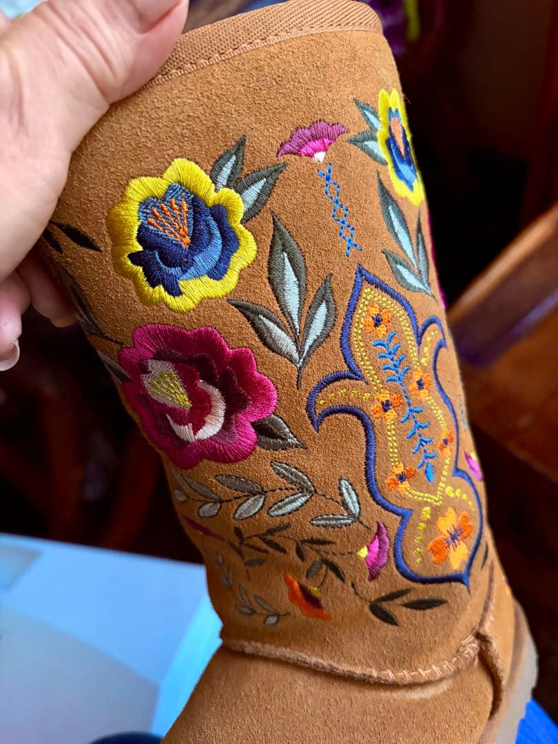 りん様　Hawaii限定✨UGG✨Juliette Floral✨刺繍入