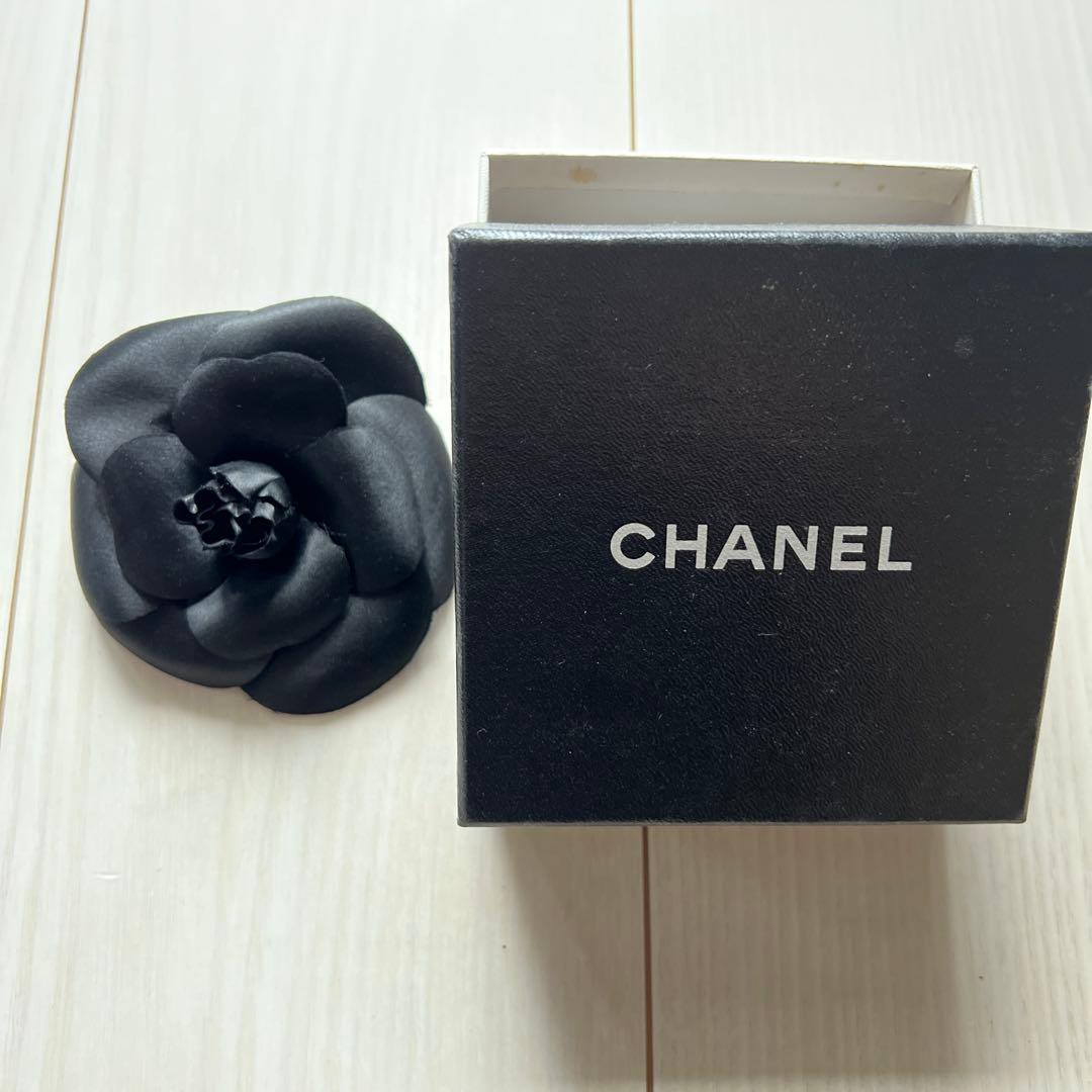 CHANEL カメリア　サテン ブラックブローチ