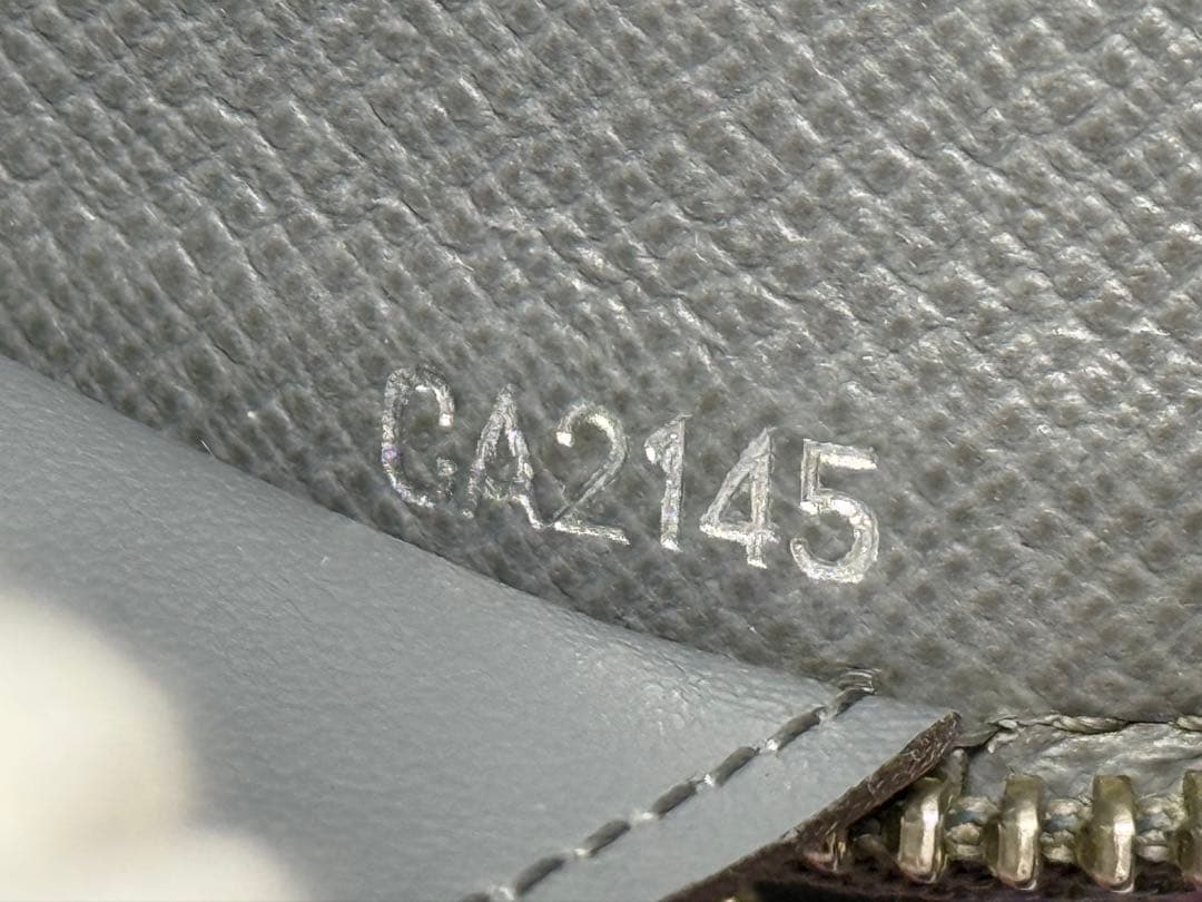 ルイヴィトン　タイガ　ジッピーオーガナイザー長財布　グレー系