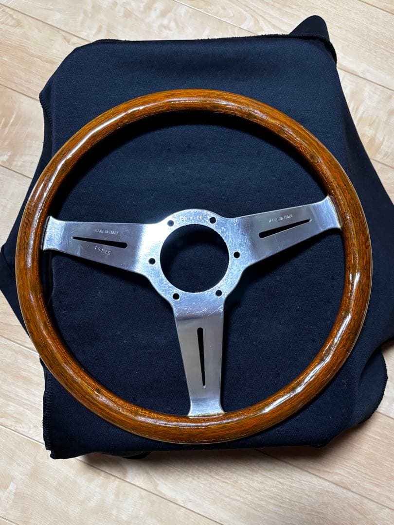 ナルディ　ウッド　ステアリング　32.5