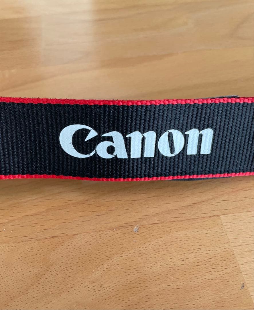 ほぼ未使用CanonキヤノンEOS Kiss X7元箱、取説付