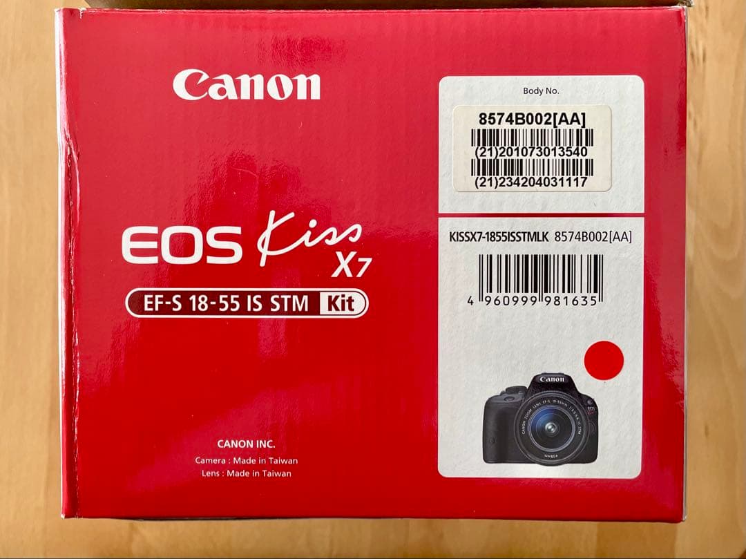 ほぼ未使用CanonキヤノンEOS Kiss X7元箱、取説付