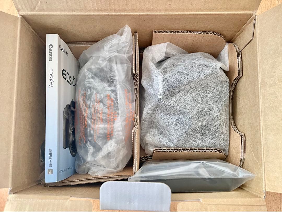 ほぼ未使用CanonキヤノンEOS Kiss X7元箱、取説付