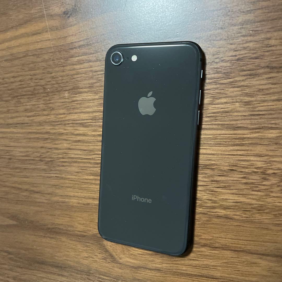 Apple iPhone 8 黒色 本体
