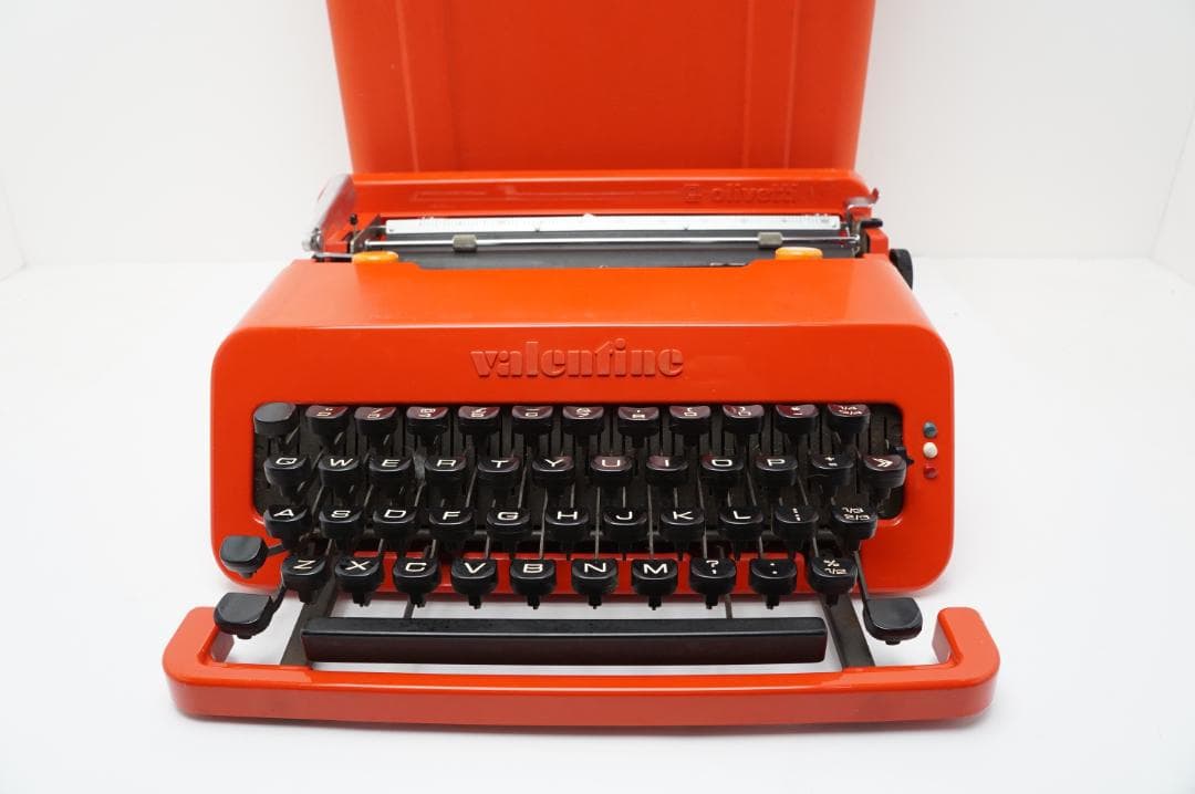 動作品　Olivetti Valentine タイプライター　未使用リボン付
