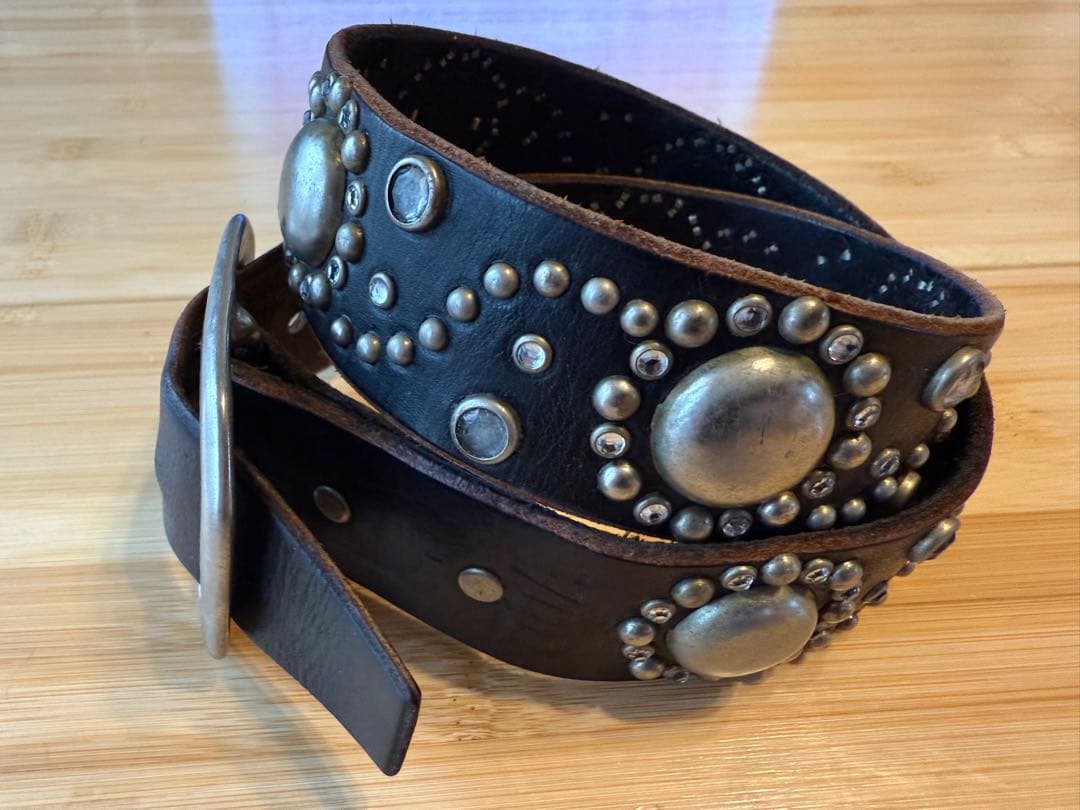 ⭐️DOA⭐️フラワーニッケルスタッズ⭐️クリアストーン⭐️ブラックレザー(茶芯)⭐️32