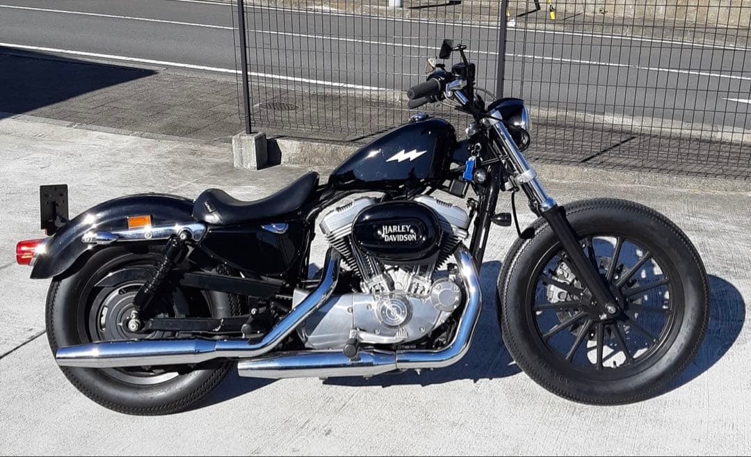 スポーツスター　シート　ソロ　ラペラ LF006 ベアボーンズ　美品