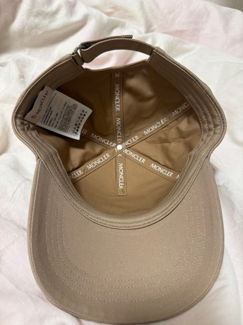 パ*ー様 MONCLER ベースボールキャップ ベージュ