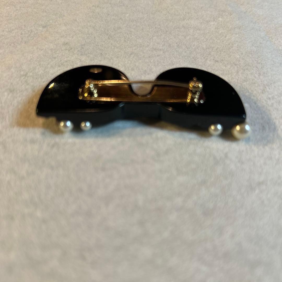 CHANEL メガネブローチ