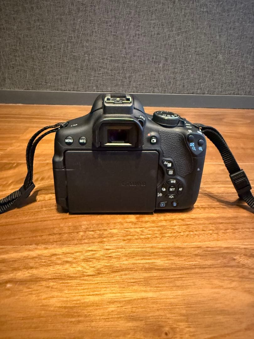 Canon EOS Kiss X8i キャノン デジタル一眼レフダブルレンズ