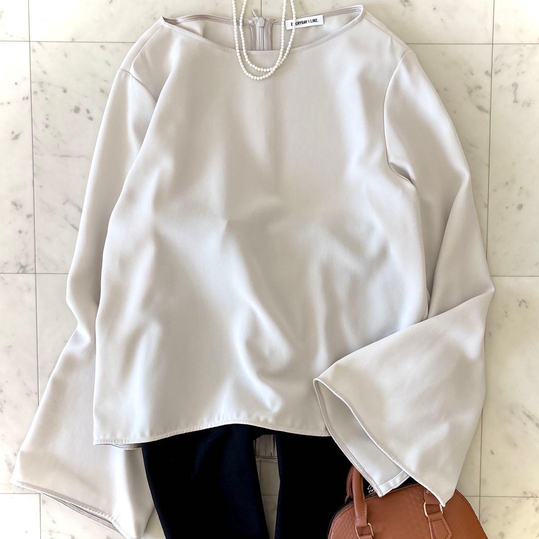 美品 エブリデイアイライク Sofia ジップスリーブブラウス 洗える ベージュ