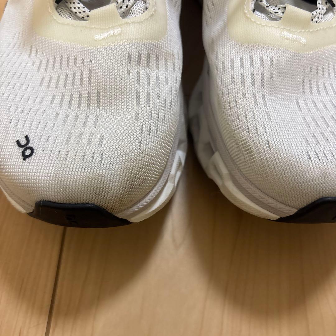 ON RUNNING スニーカー ホワイト/ブラック