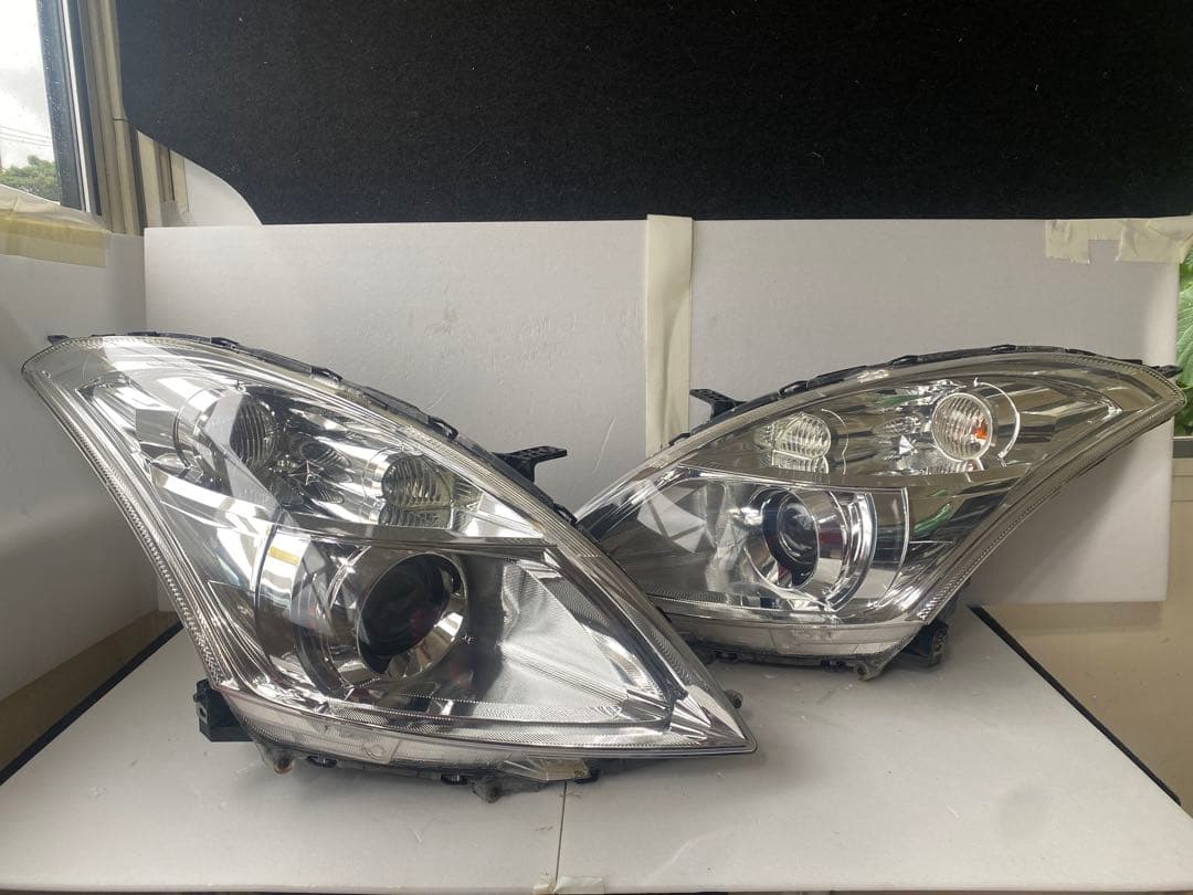 スイフト ZC72S ZC32S 純正HIDヘッ ドライト左右 美品