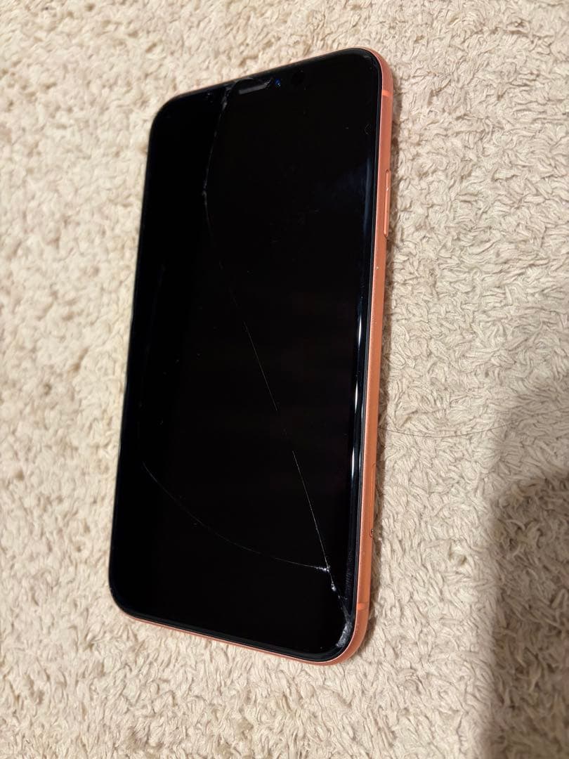 コーラル サーモンピンク iPhone XR ひび割れあり 本体