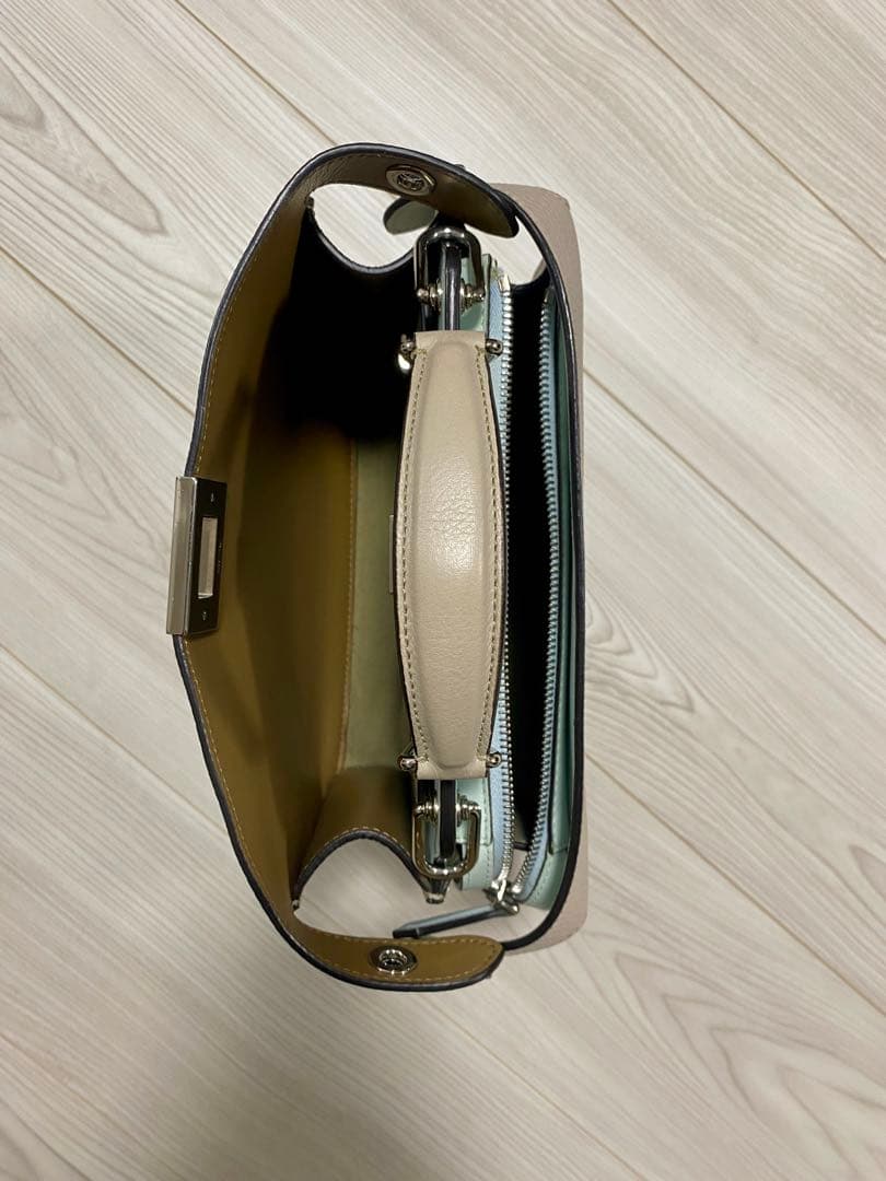 定価57.7万円 フェンディ ピーカブー ISeeU スモール　レザーバッグ