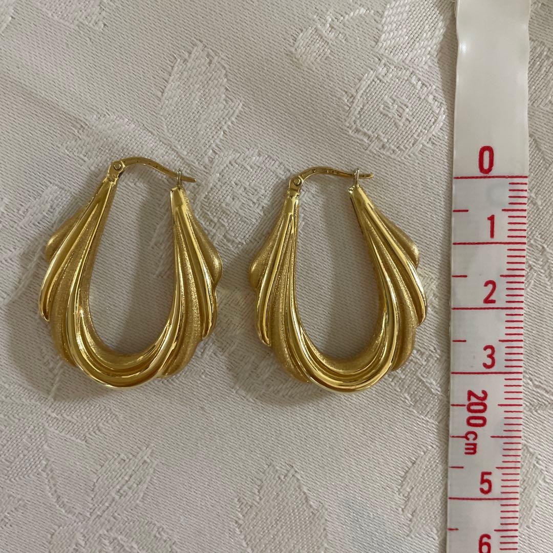 ウノアエレ　k18 750 ゴールド デザイン ピアス 大　フープ