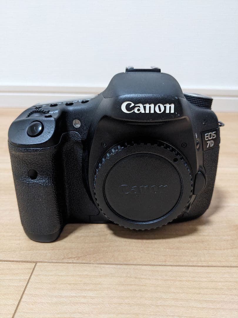 Canon EOS 7D ボディ　バッテリー3個・充電器・CF付き