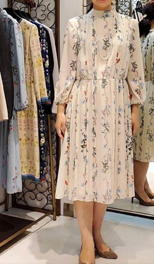 美品♪SunaUna スーナウーナ スタンドカラー 花柄 プリーツワンピース