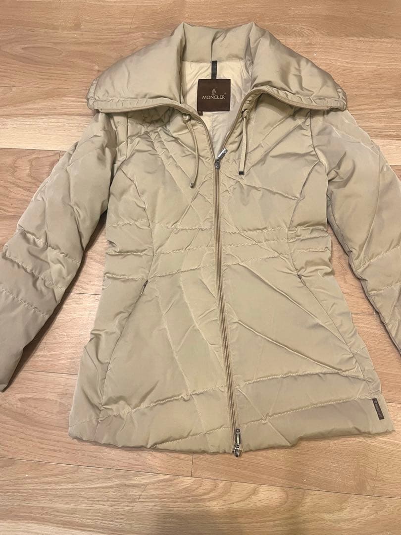 再値下げ！MONCLER ベージュ ダウンジャケット