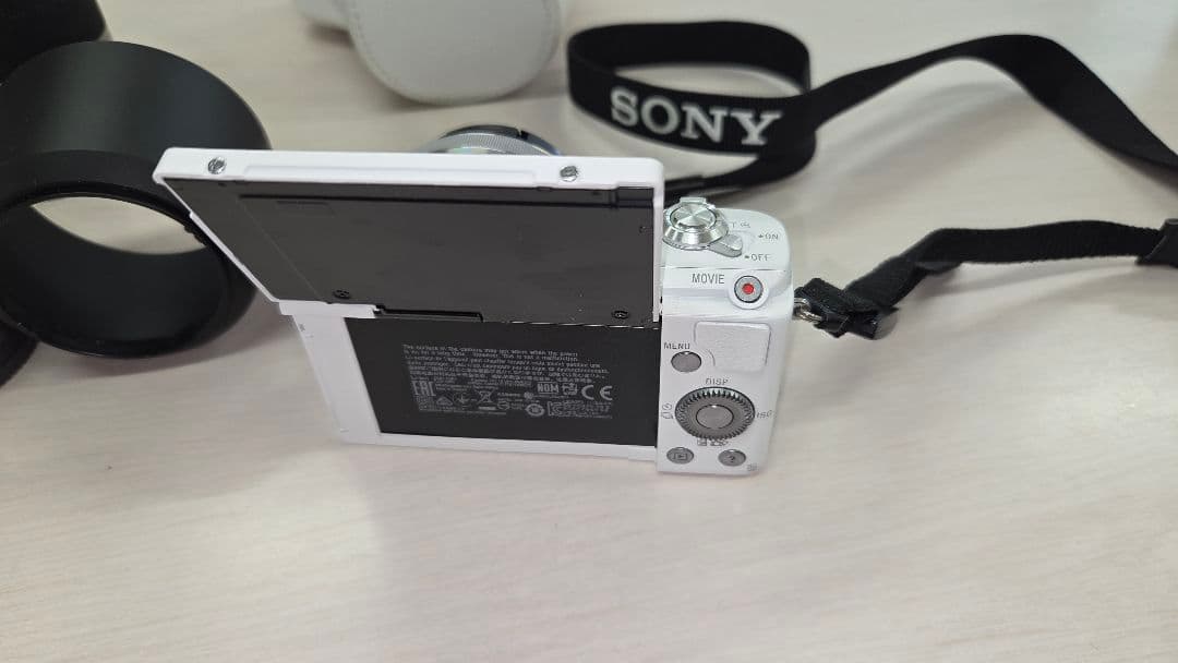 Sony α5100　ソニー ミラーレス　望遠、標準、単焦点　レンズ3本付