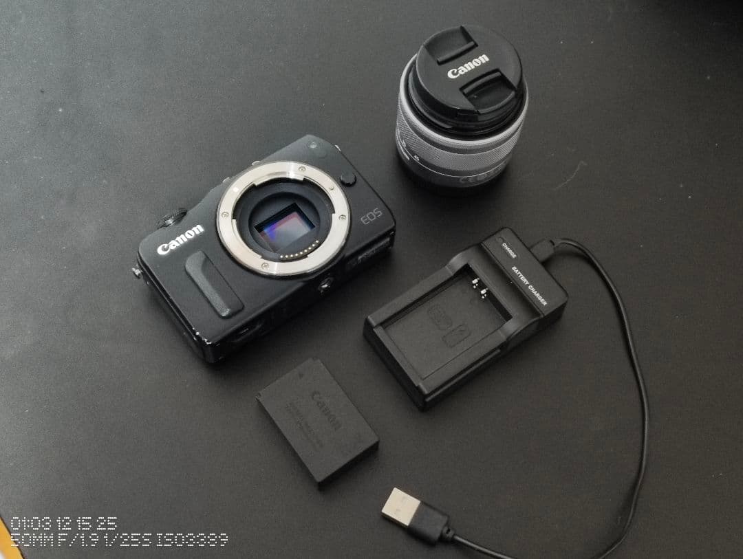 Canon EOS M ミラーレス一眼カメラ