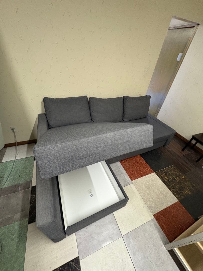 L字型グレーソファ ベッド変形可能￼ 状態良好な中古品