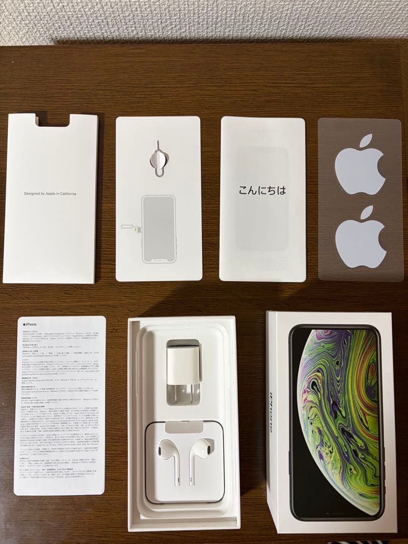 iPhone xs 美品　スペースグレーイ　simフリー　64GB