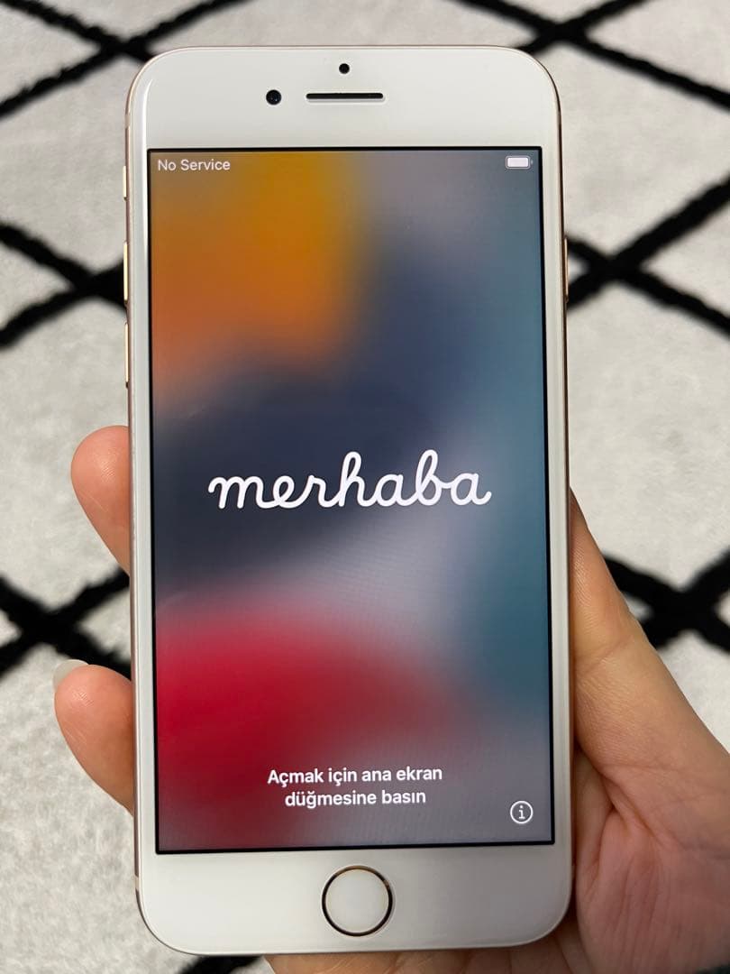 海外版 SIMフリー iPhone 8 64GB シャッター音無し