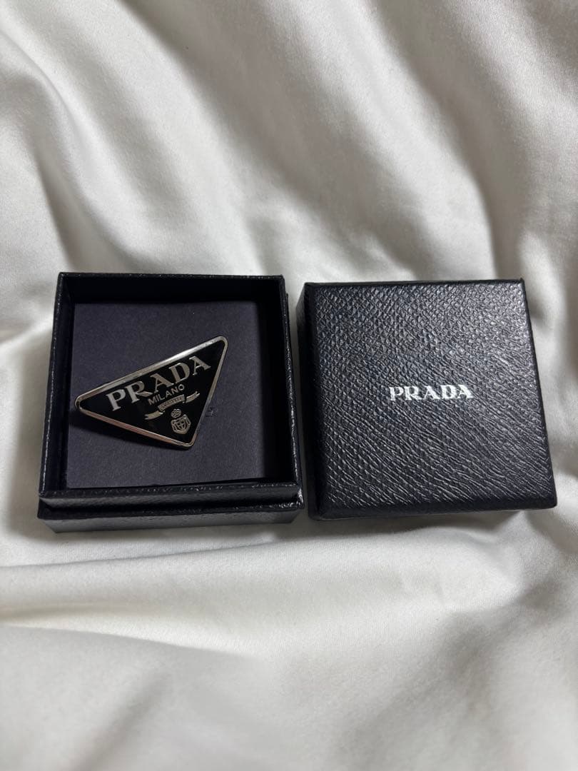 PRADA ヘアクリップ
