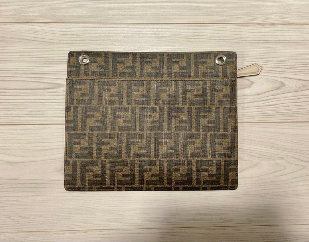 定価58.3万円 フェンディ ピーカブー ISeeU ミディアム　レザーバッグ